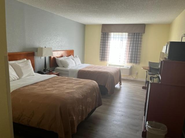 Quality Inn Farmville - image 6