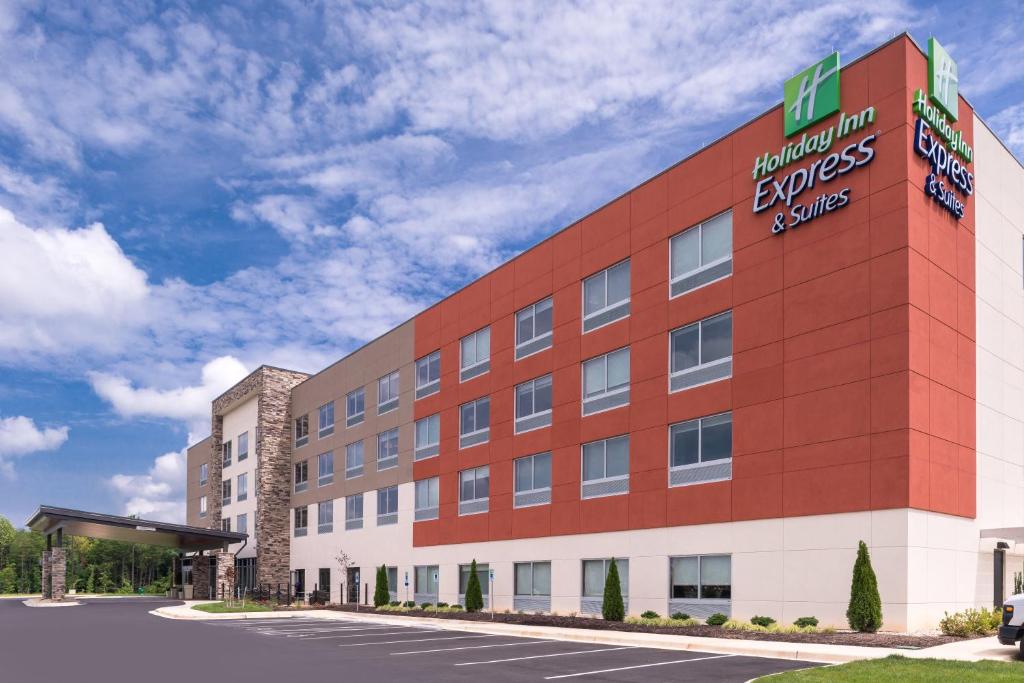 Holiday Inn Express & Suites Farmville an IHG Hotel - main image