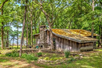 Waterfront New Concord Paradise on Kentucky Lake!