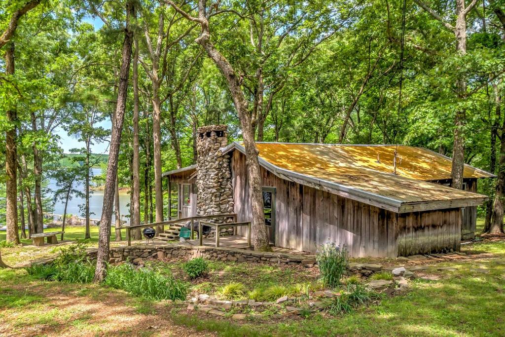 Waterfront New Concord Paradise on Kentucky Lake! - main image