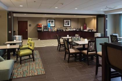 Hampton Inn Fayetteville - image 11