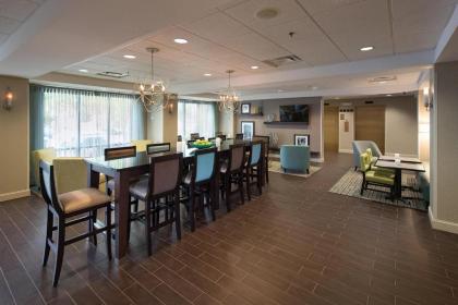 Hampton Inn Fayetteville - image 17