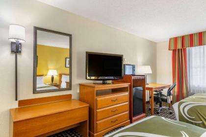 Quality Inn Fayetteville Near Historic Downtown Square - image 12