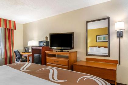 Quality Inn Fayetteville Near Historic Downtown Square - image 9