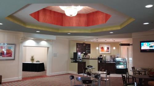 DoubleTree by Hilton Fayetteville - image 2