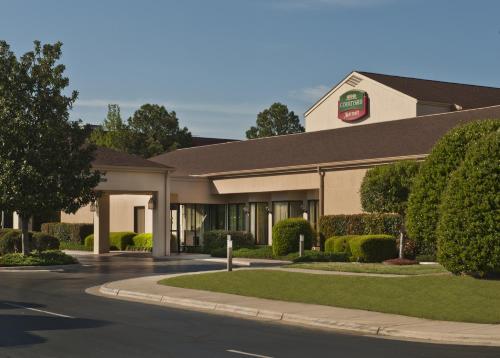 Courtyard by Marriott Fayetteville - main image