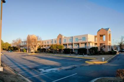 Red Lion Inn & Suites Fayetteville Cross Creek Mall - image 2