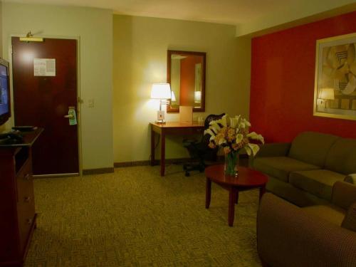 Hilton Garden Inn Fayetteville/Fort Bragg - image 5