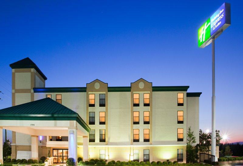 Holiday Inn Express Fayetteville - main image