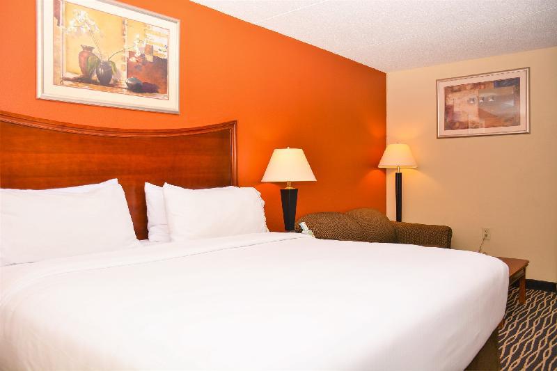 Holiday Inn Express Fayetteville - image 4