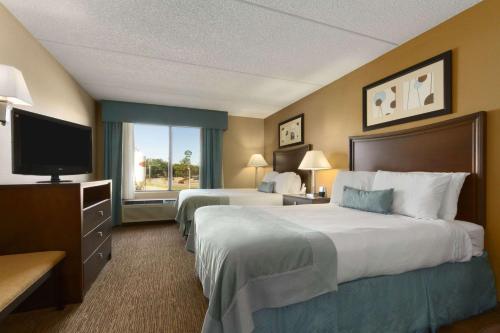 Wingate by Wyndham Fayetteville/Fort Bragg - image 4