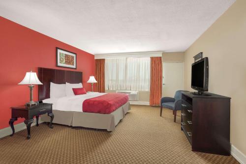 Ramada Plaza by Wyndham Fayetteville Fort Bragg Area - image 5