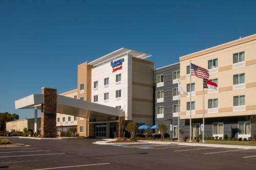 Fairfield Inn & Suites by Marriott Fayetteville North - image 2