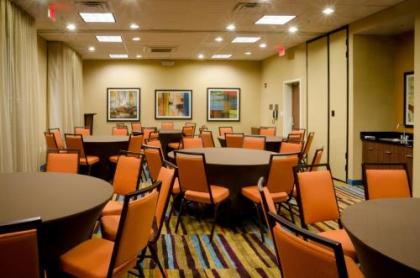 Fairfield Inn & Suites by Marriott Fayetteville North - image 4