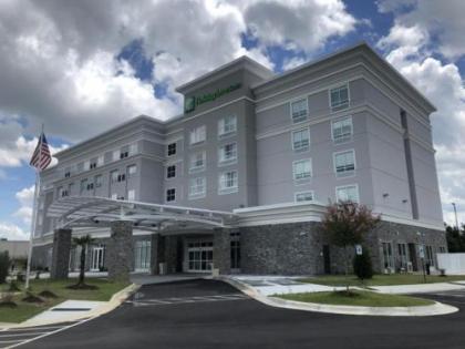 Holiday Inn & Suites - Fayetteville W-Fort Bragg Area an IHG Hotel