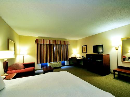 Hampton Inn Fayetteville - image 3