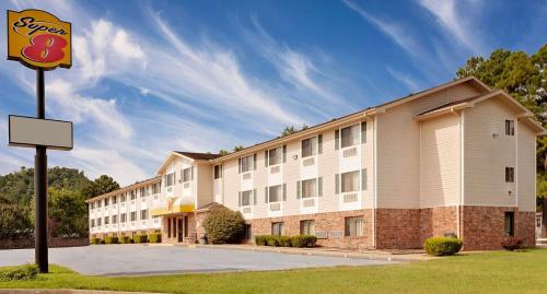 Super 8 by Wyndham Fayetteville - main image