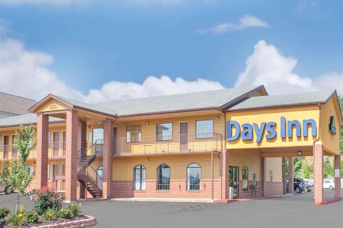 Days Inn by Wyndham Fayetteville - main image