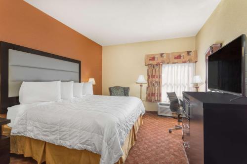 Baymont by Wyndham Fayetteville - image 3