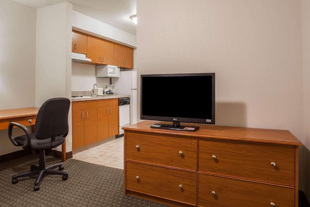 Quality Inn & Suites Federal Way - Seattle - image 4