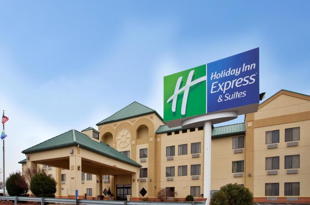 Holiday Inn Express Hotel & Suites Fenton/I-44 an IHG Hotel - main image