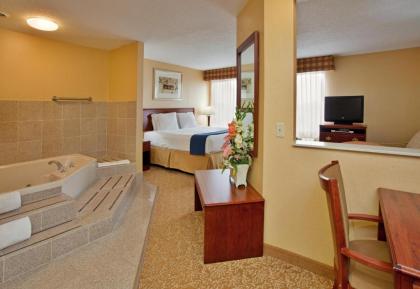 Holiday Inn Express Hotel & Suites Fenton/I-44 an IHG Hotel - image 10