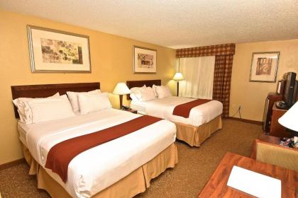 Holiday Inn Express Hotel & Suites Fenton/I-44 an IHG Hotel - image 7