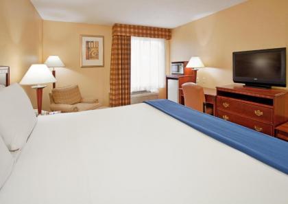 Holiday Inn Express Hotel & Suites Fenton/I-44 an IHG Hotel - image 9