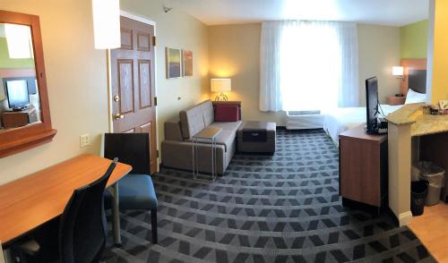 TownePlace Suites Saint Louis Fenton - image 6