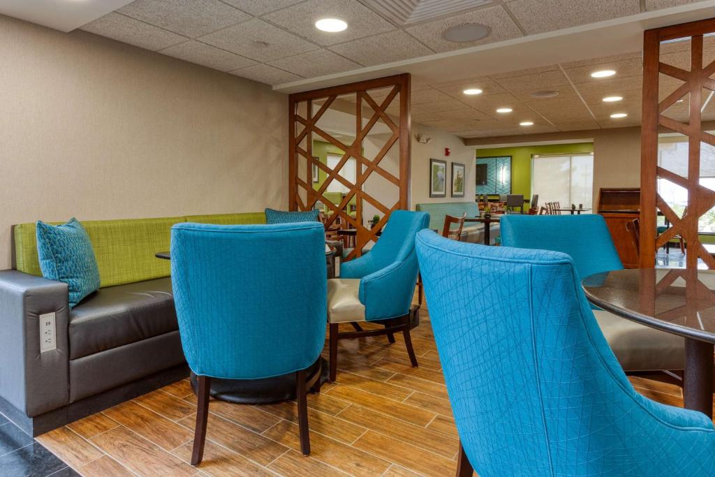 Drury Inn & Suites St. Louis Fenton - image 2