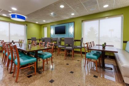 Drury Inn & Suites St. Louis Fenton - image 3