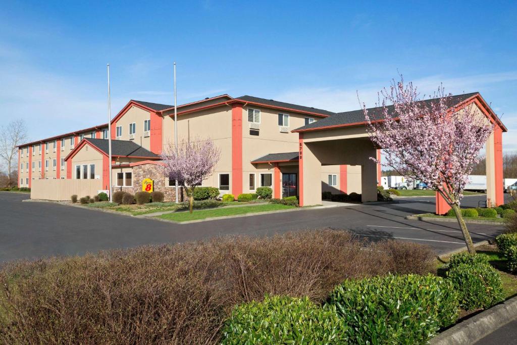 Super 8 by Wyndham Bellingham Airport/Ferndale - image 4