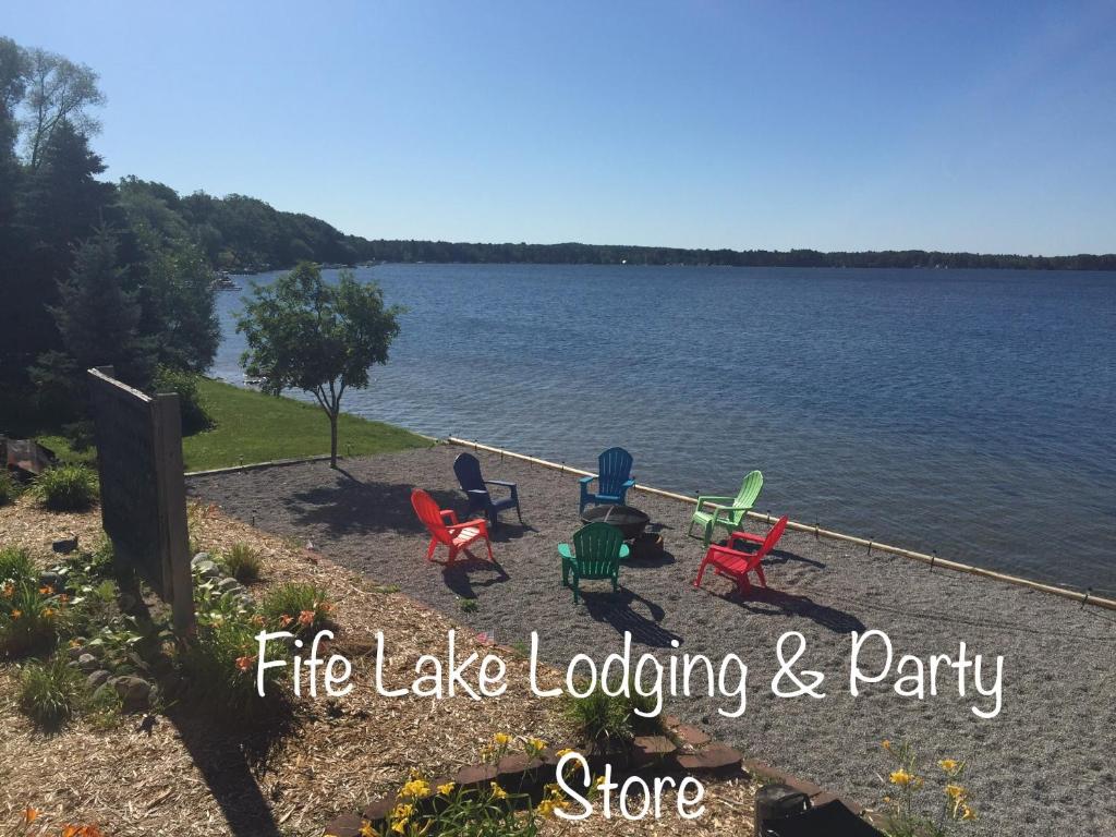 Fife Lake Lodging - main image