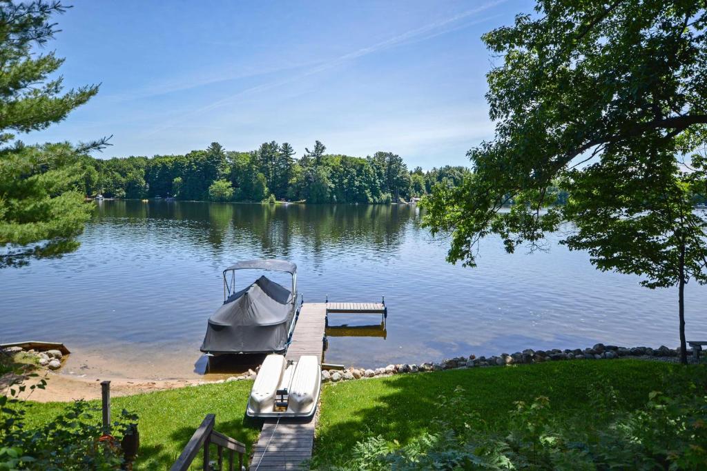 Cozy Waterfront Fife Lake Cottage with Dock and Kayaks! - image 6