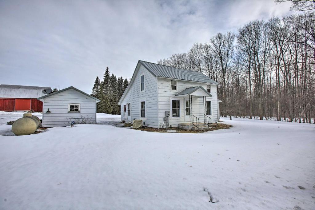 Home near Manistee River 10 Mi to Fife Lake! - image 4