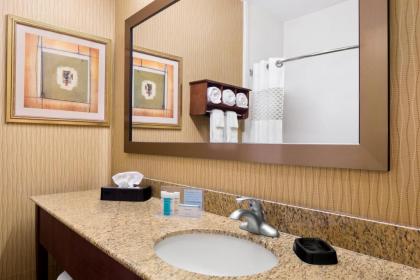 Hampton Inn Findlay - image 13