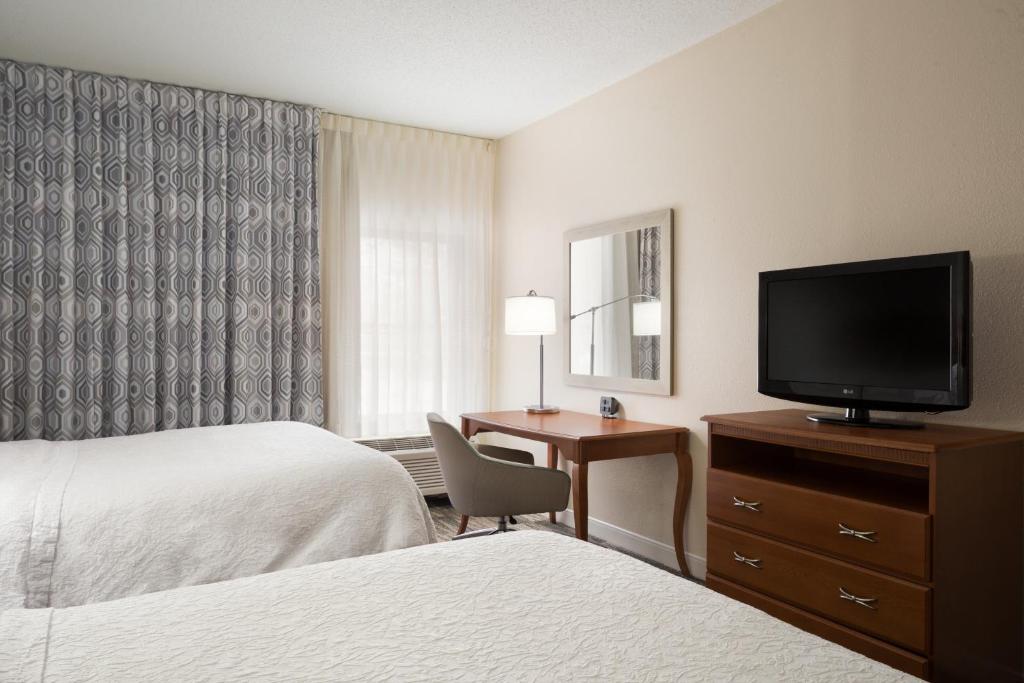 Hampton Inn Findlay - image 3