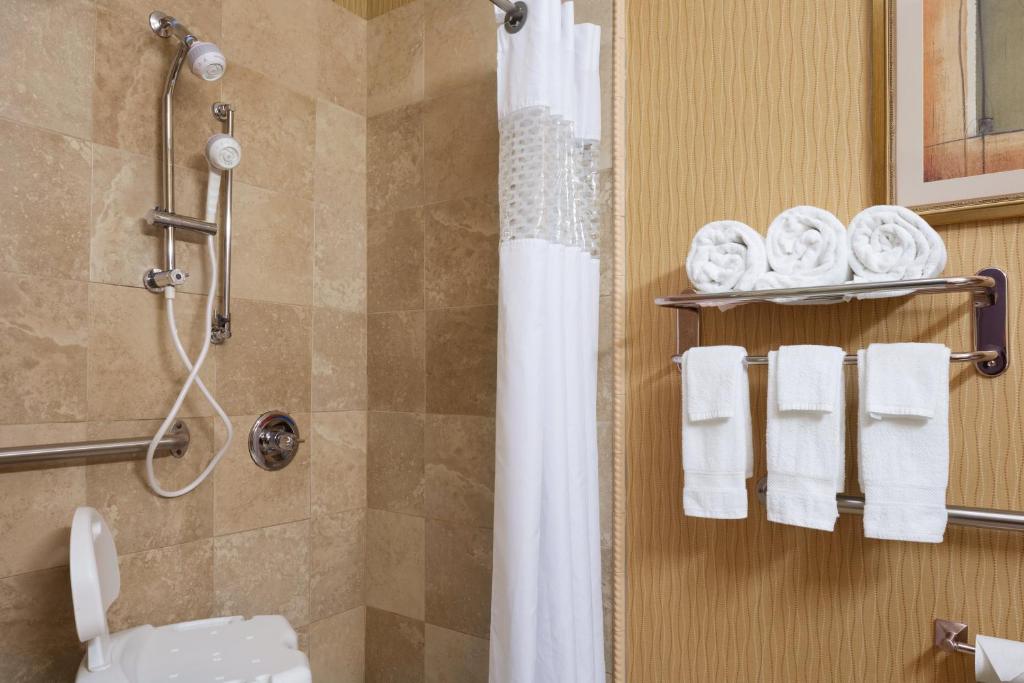 Hampton Inn Findlay - image 4