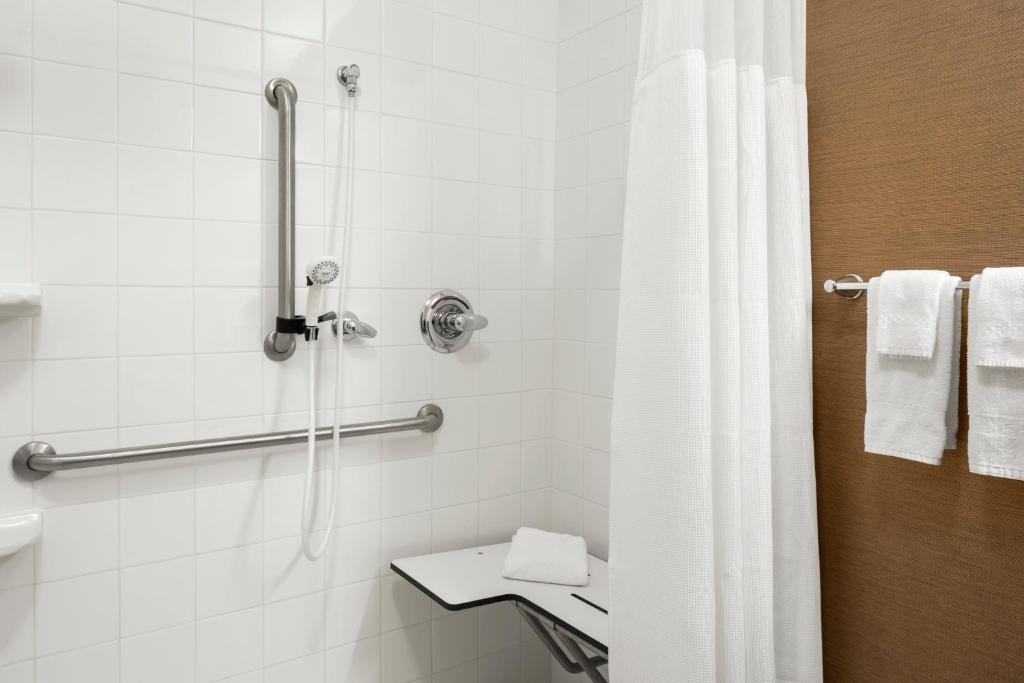 Fairfield Inn & Suites Findlay - image 3