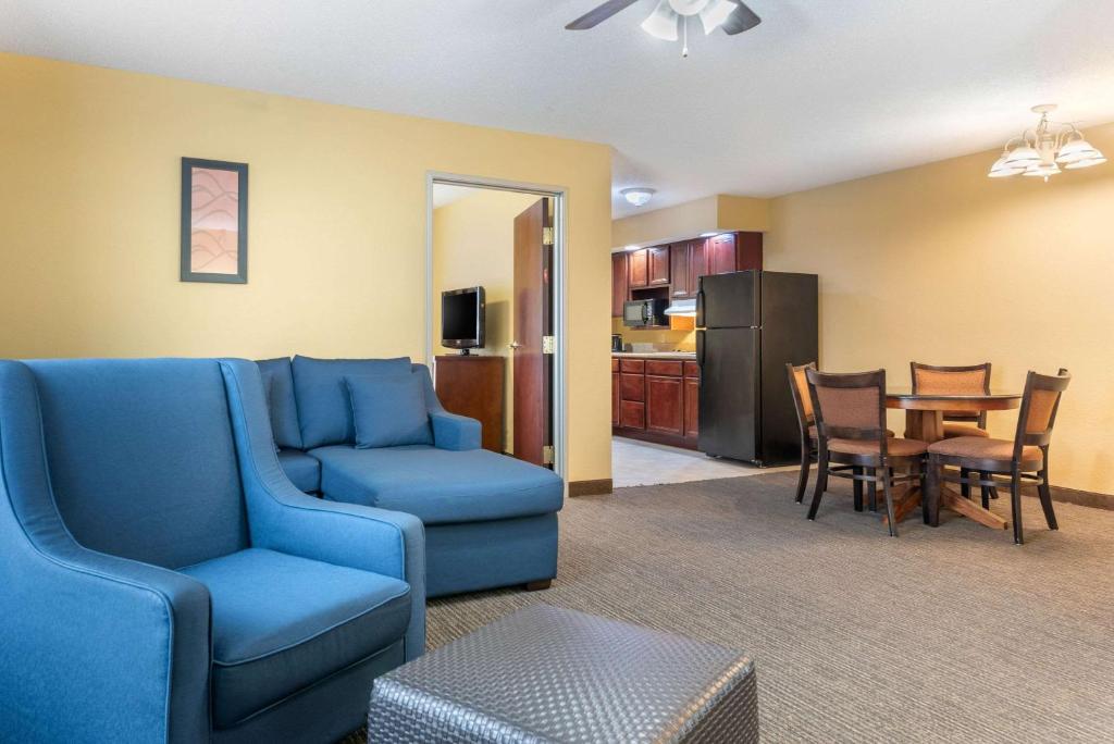 Comfort Suites Findlay I-75 - image 6