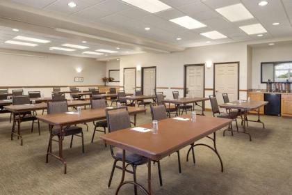 Country Inn & Suites by Radisson Findlay OH - image 9