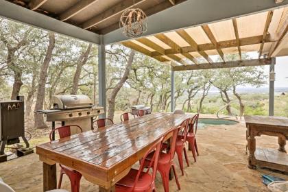 modern Fischer House with Deck Fire Pit and Hot tub Fischer