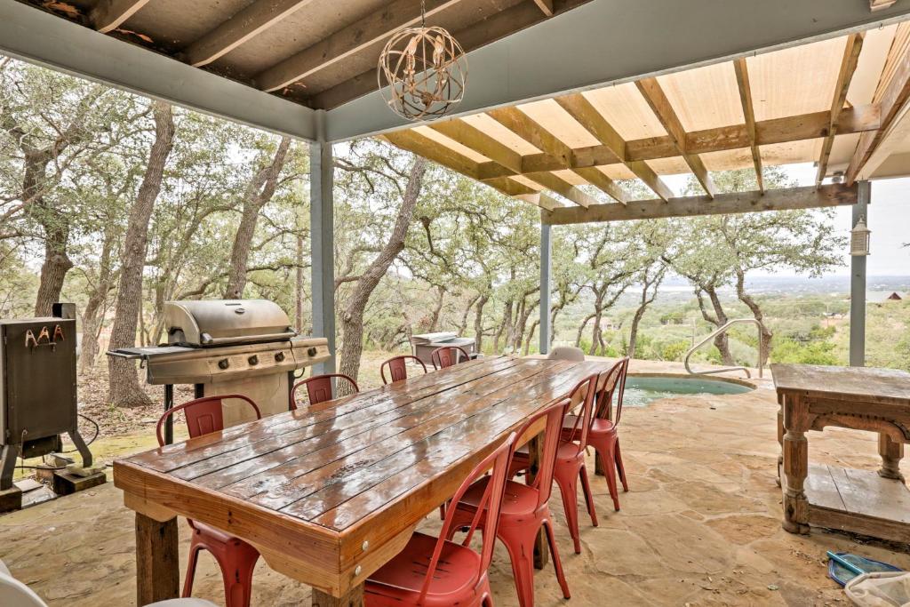 Modern Fischer House with Deck Fire Pit and Hot Tub! - main image