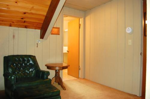 50 Spindlers Chalet - image 2