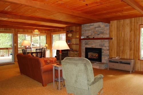 43A Mountain Retreat - image 2