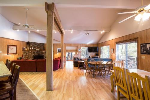 64 River Lodge - image 5