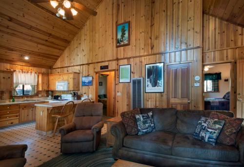 24 Wawona Cabin - image 3