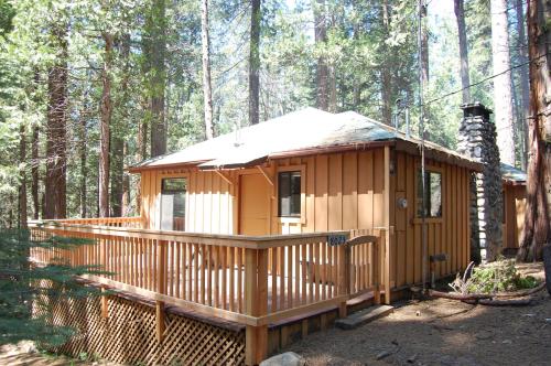 9S Pine Cabin - main image