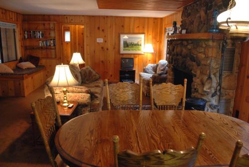 9S Pine Cabin - image 5