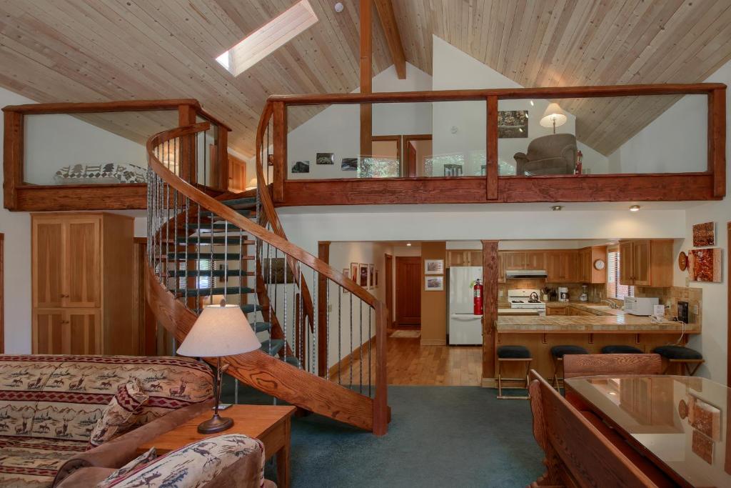 92R Jolie Cabin - image 2